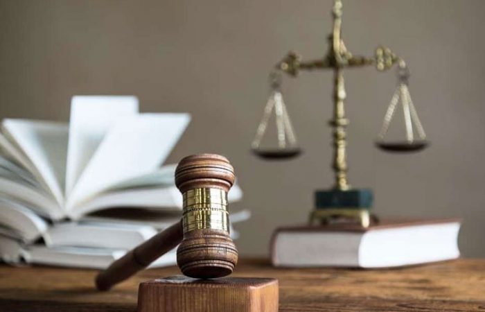 Commercial contracts lawyer